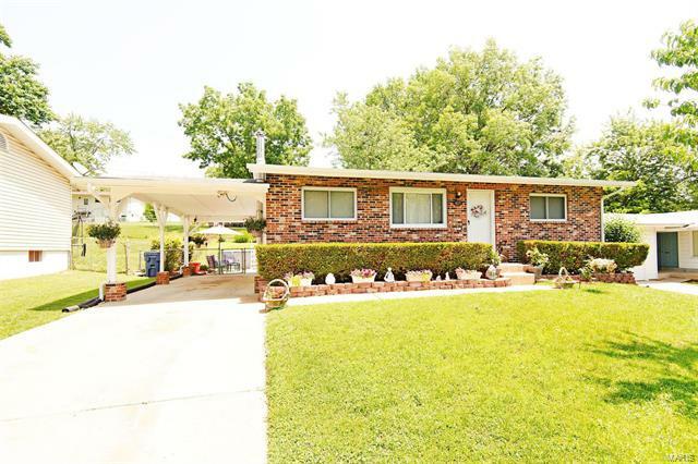 Property Photo:  427 Golden Valley Drive   63129 