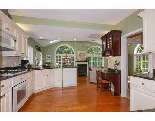 Property Photo: 39 Freeport Dr MA 01803