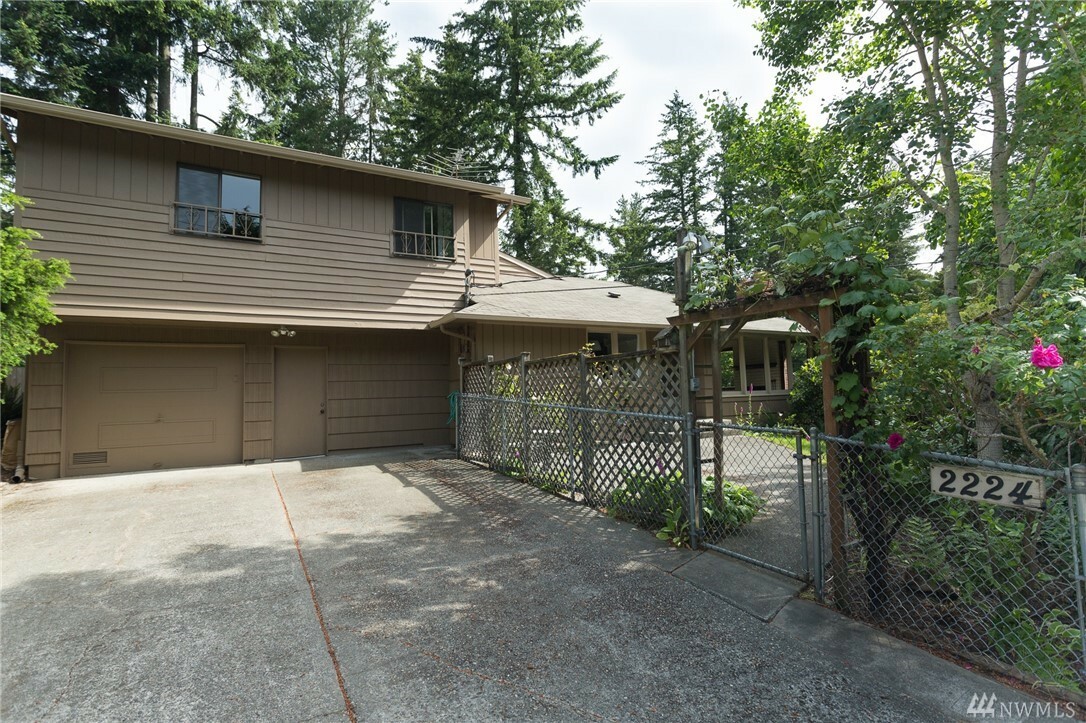 Property Photo:  2224 NE 168th St  WA 98155 