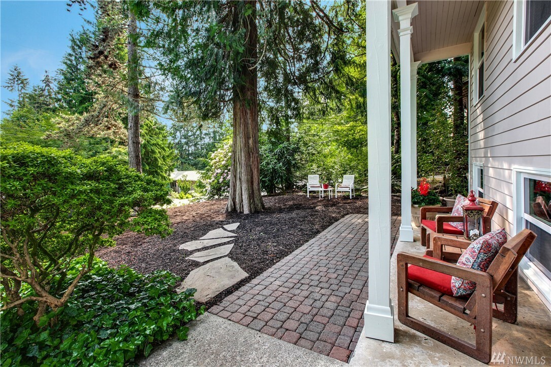 Property Photo:  980 Highwood Dr SW  WA 98027 