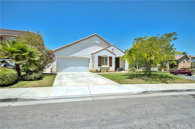 Property Photo:  26650 Calle Linda  CA 92555 