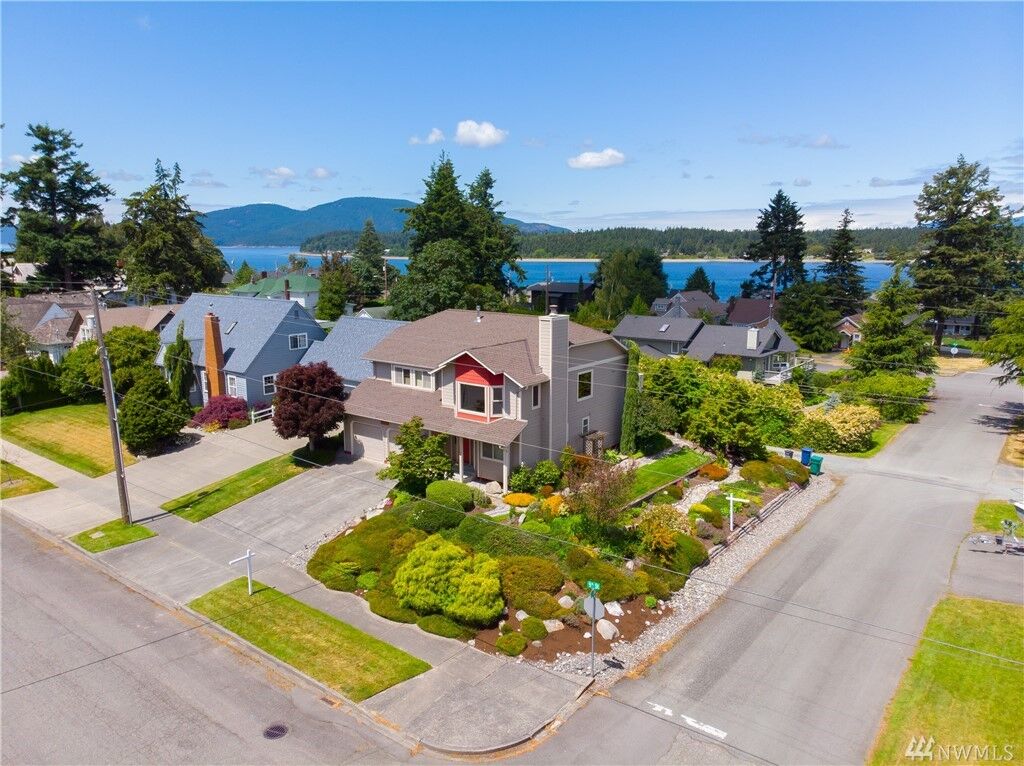 Property Photo:  1602 9th Street  WA 98221 