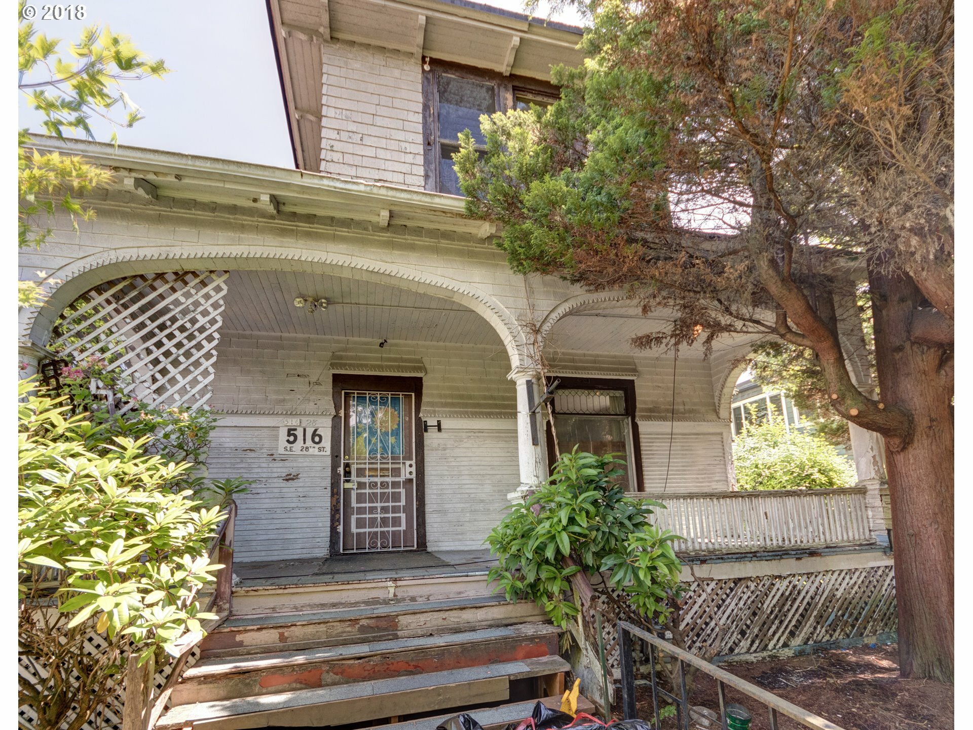 Property Photo:  516 SE 28th Ave  OR 97214 