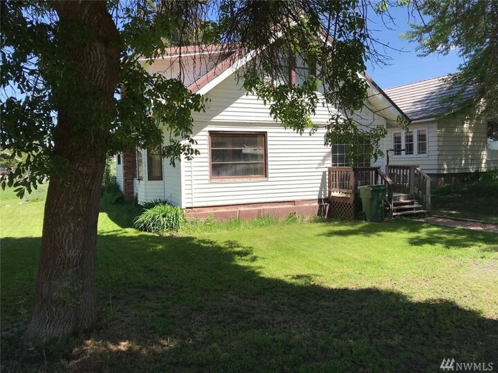Property Photo:  121 Hamilton St  WA 98830 