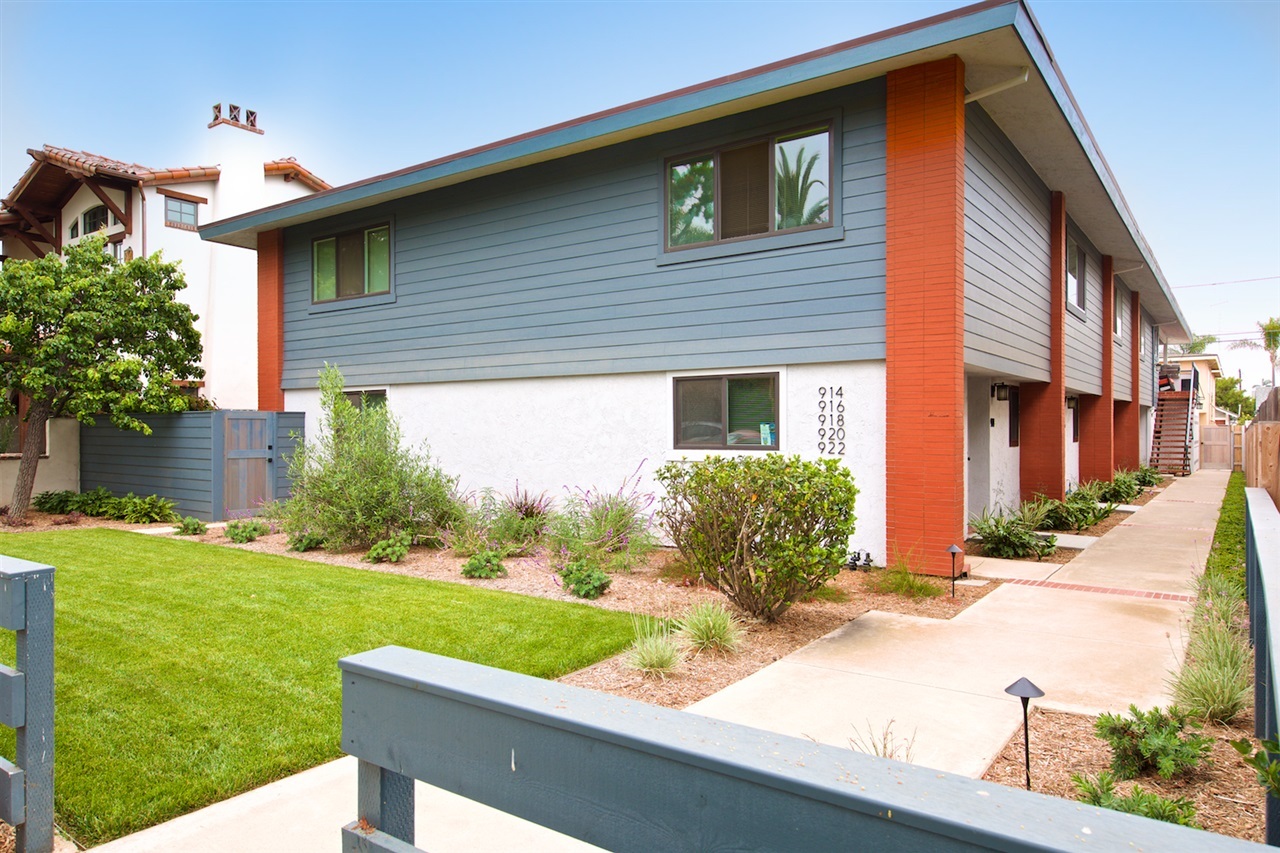 Property Photo:  922 E Ave  CA 92118 