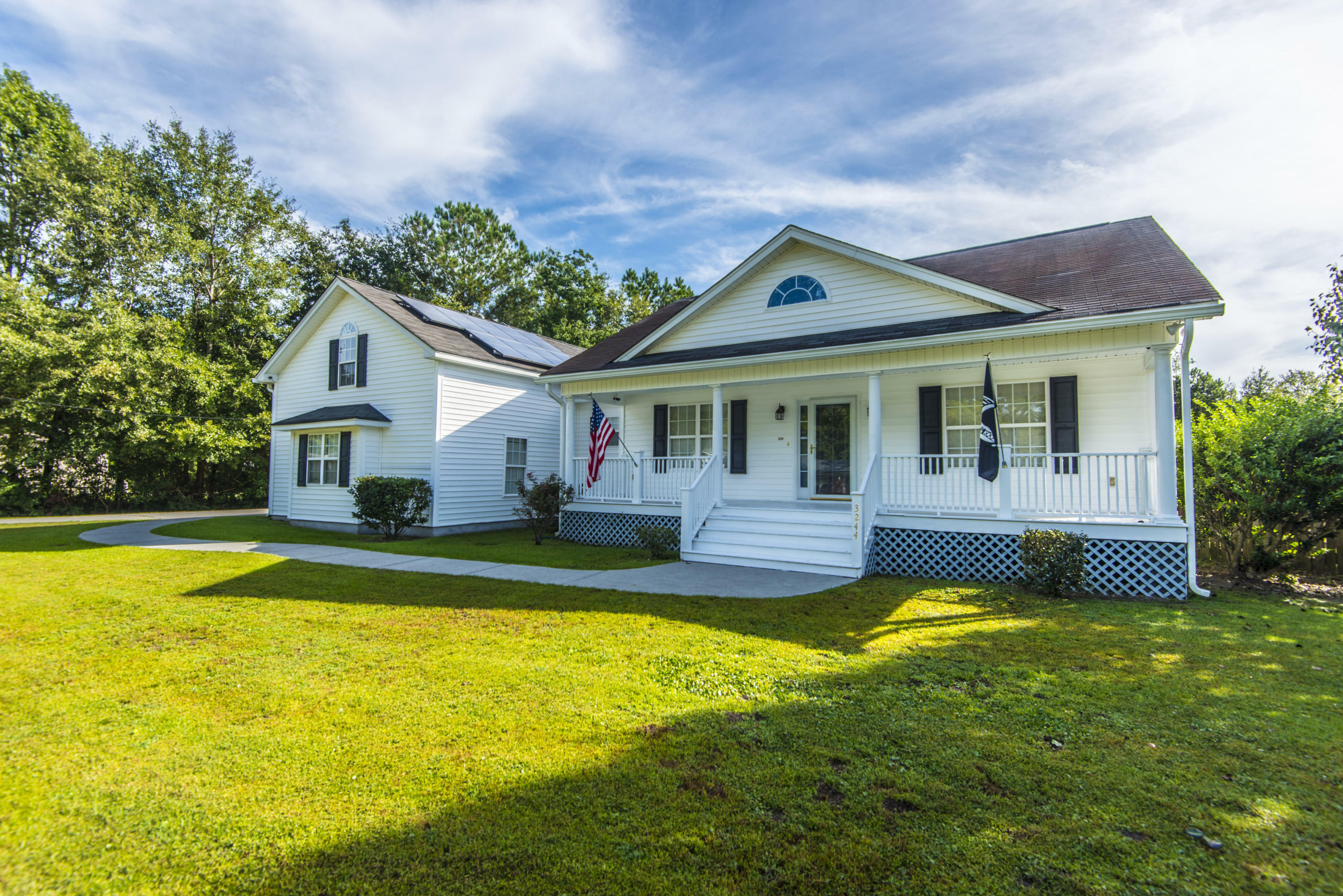 Property Photo: 3244 Pinewood Drive SC 29456