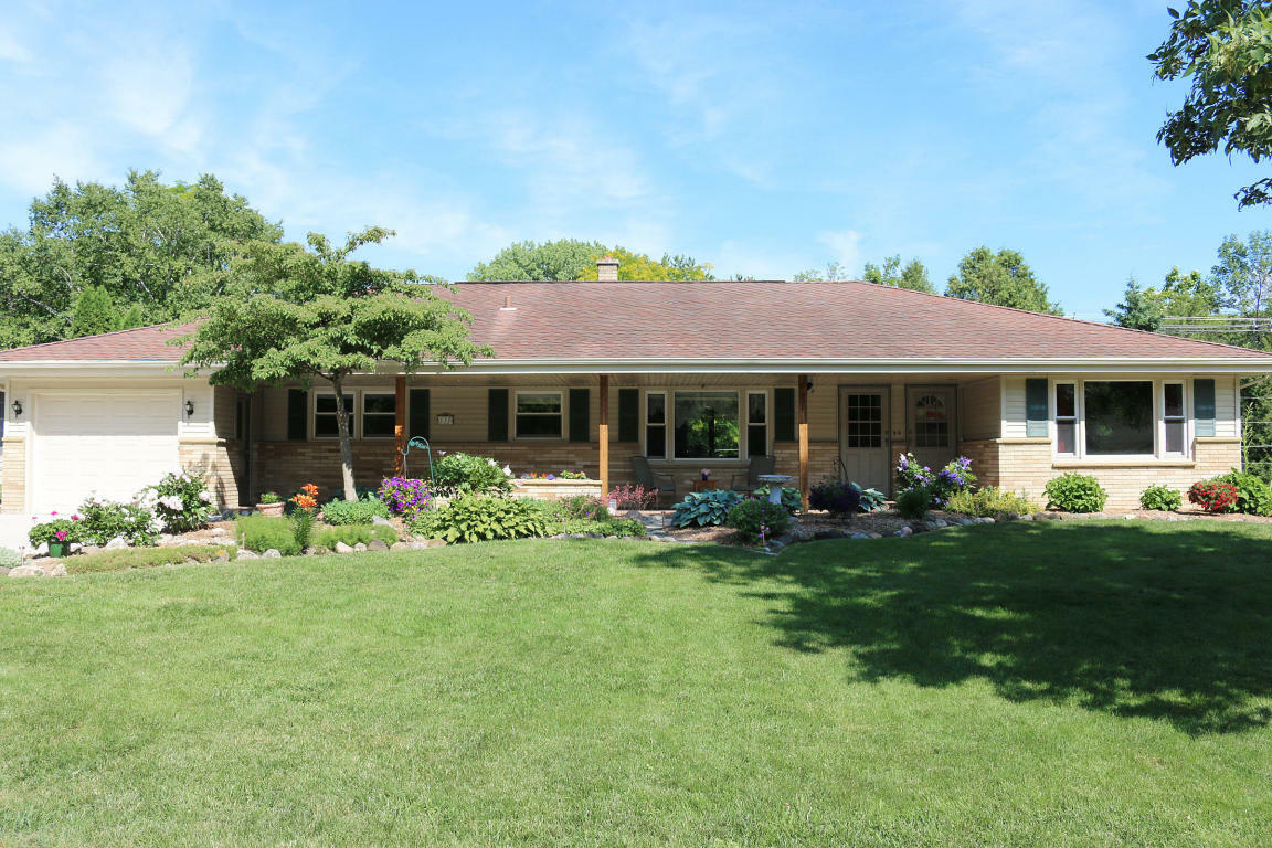 Property Photo:  137 Daleview Dr  WI 53073 