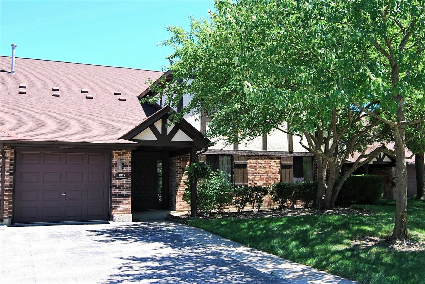 Property Photo:  1015 Cottonwood Court 1al  IL 60090 