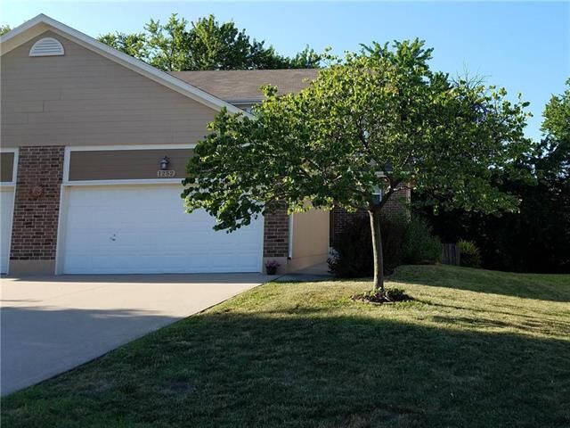 Property Photo:  1252 Granada Drive  MO 64083 