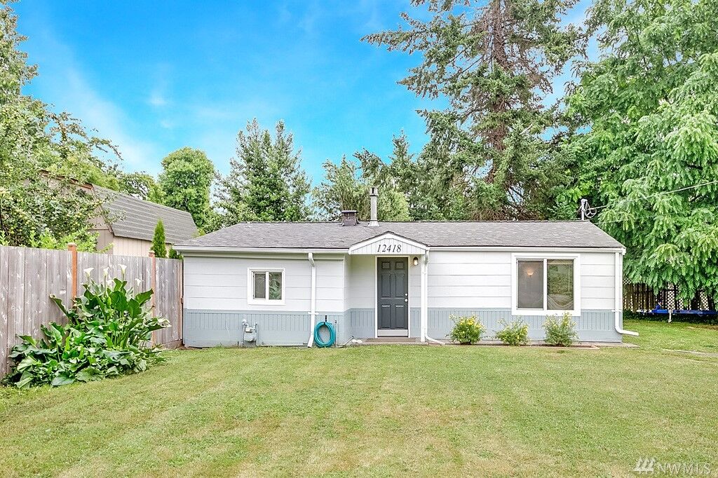 Property Photo:  12418  78th Avenue S  WA 98178 