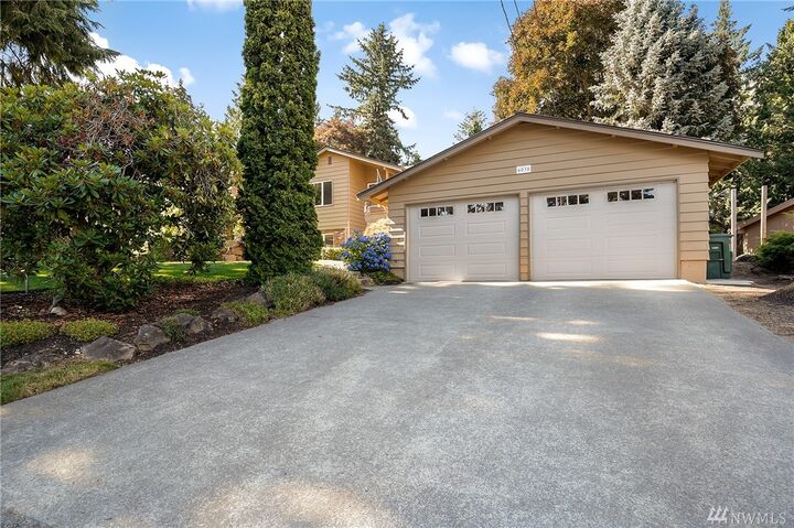 Property Photo:  6030 NE 204th St  WA 98028 