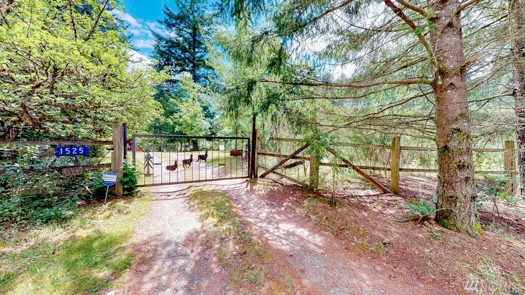 Property Photo:  1525 NW Hermit Ridge Lane  WA 98370 