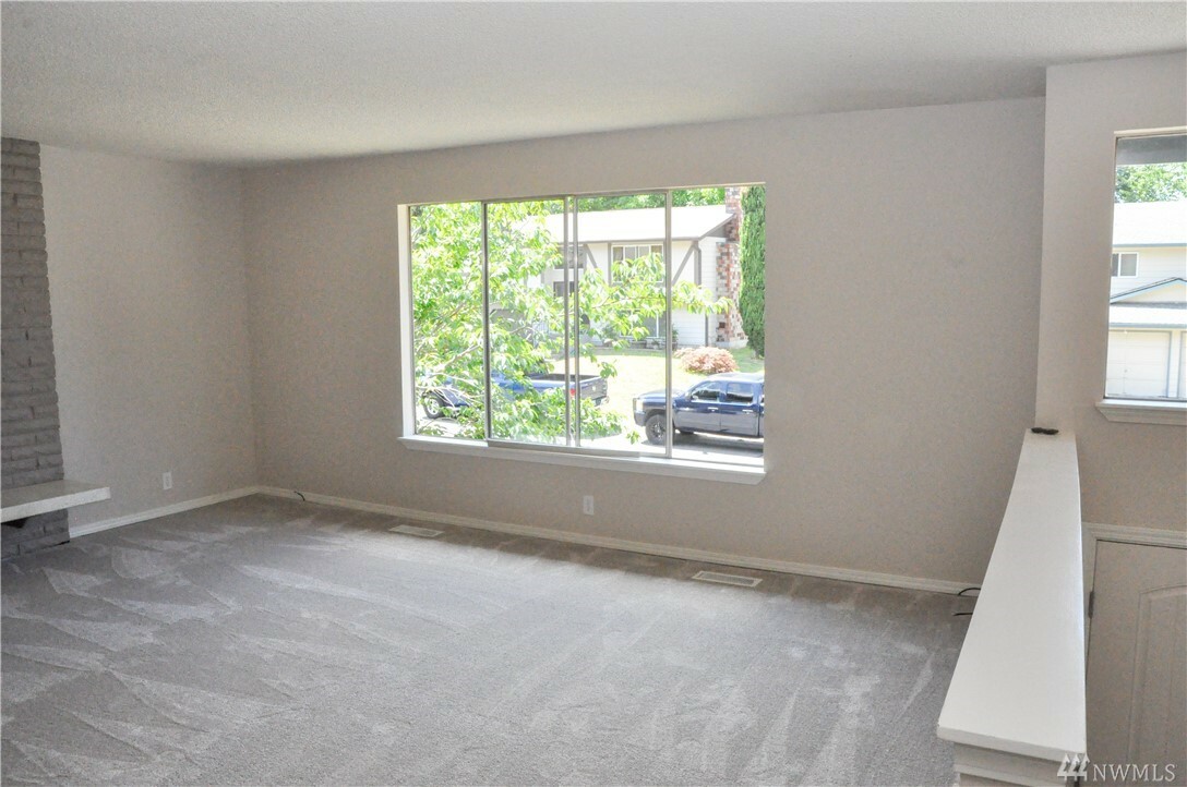 Property Photo: 21621 9th Ave W WA 98021