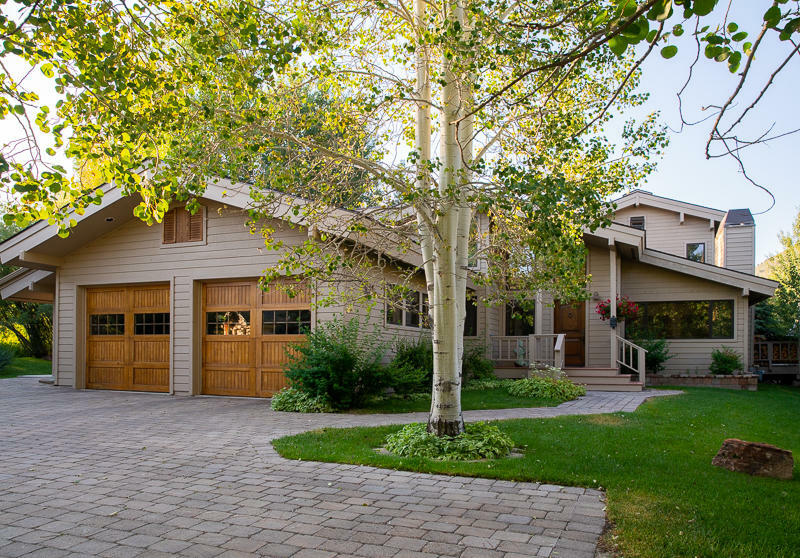 Property Photo:  216 Blue Bell Dr  ID 83353 