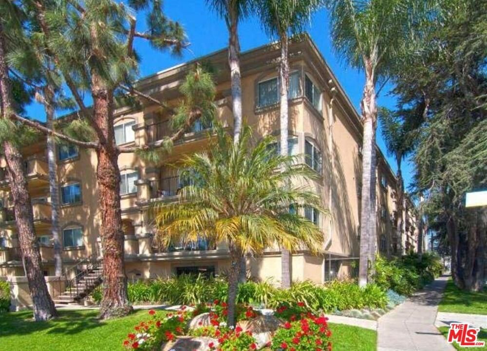 Property Photo: 222 7th St 203 CA 90402