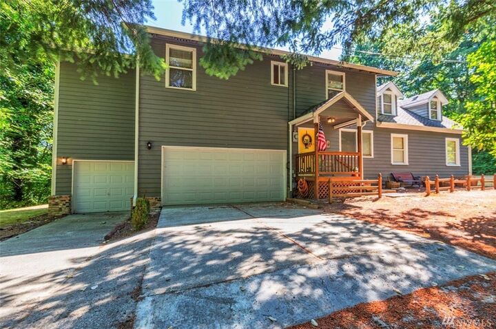 Property Photo:  3129 Woods Rd E  WA 98366 