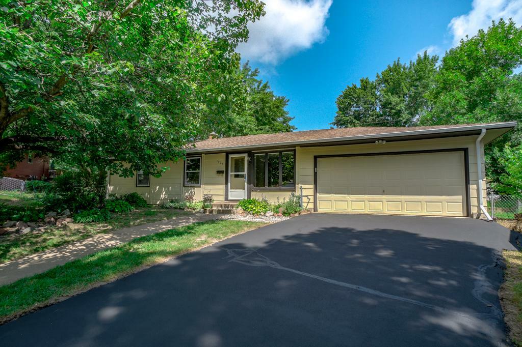 Property Photo:  1704 Oak Street W  MN 55082 