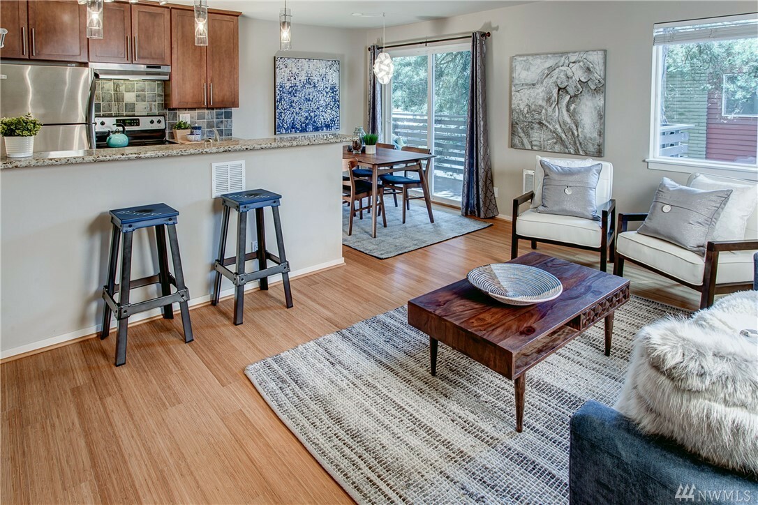 Property Photo: 5220 42nd Avenue S 205 WA 98118
