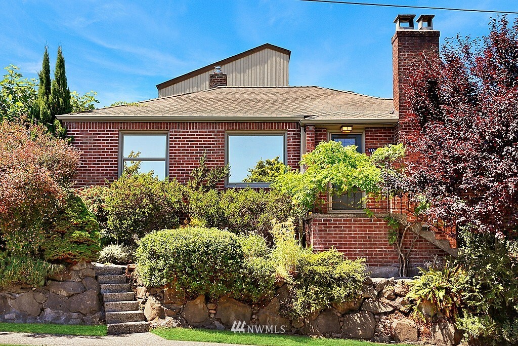 Property Photo:  5155 54th Avenue S  WA 98118 