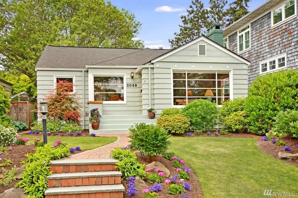 Property Photo:  2049 McGilvra Blvd E  WA 98112 