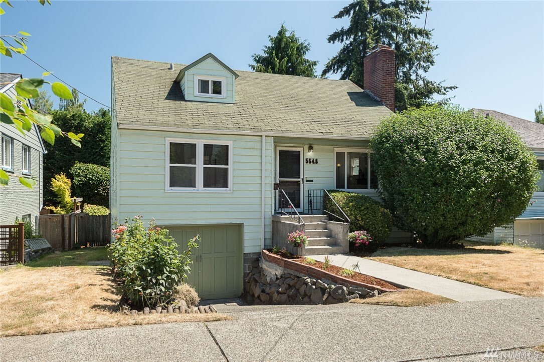 Property Photo:  5548 39th Ave NE  WA 98105 