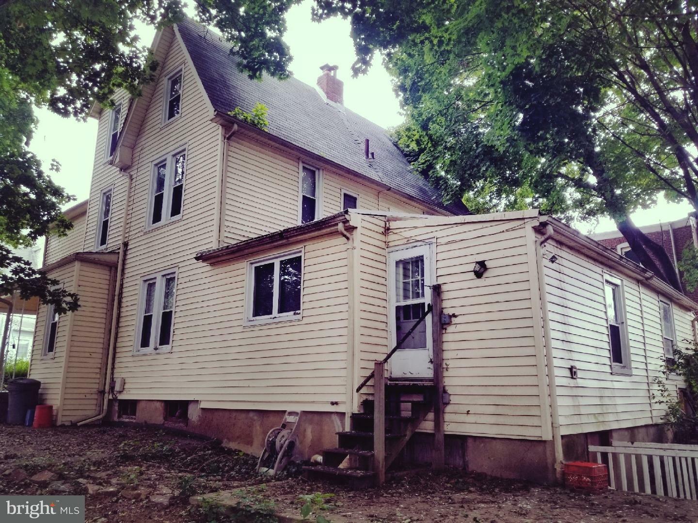 Property Photo:  33 Maple Terrace  PA 19018 