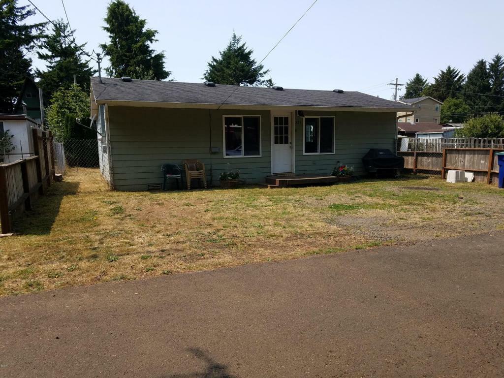 Property Photo: 321 SE Reef Avenue OR 97367