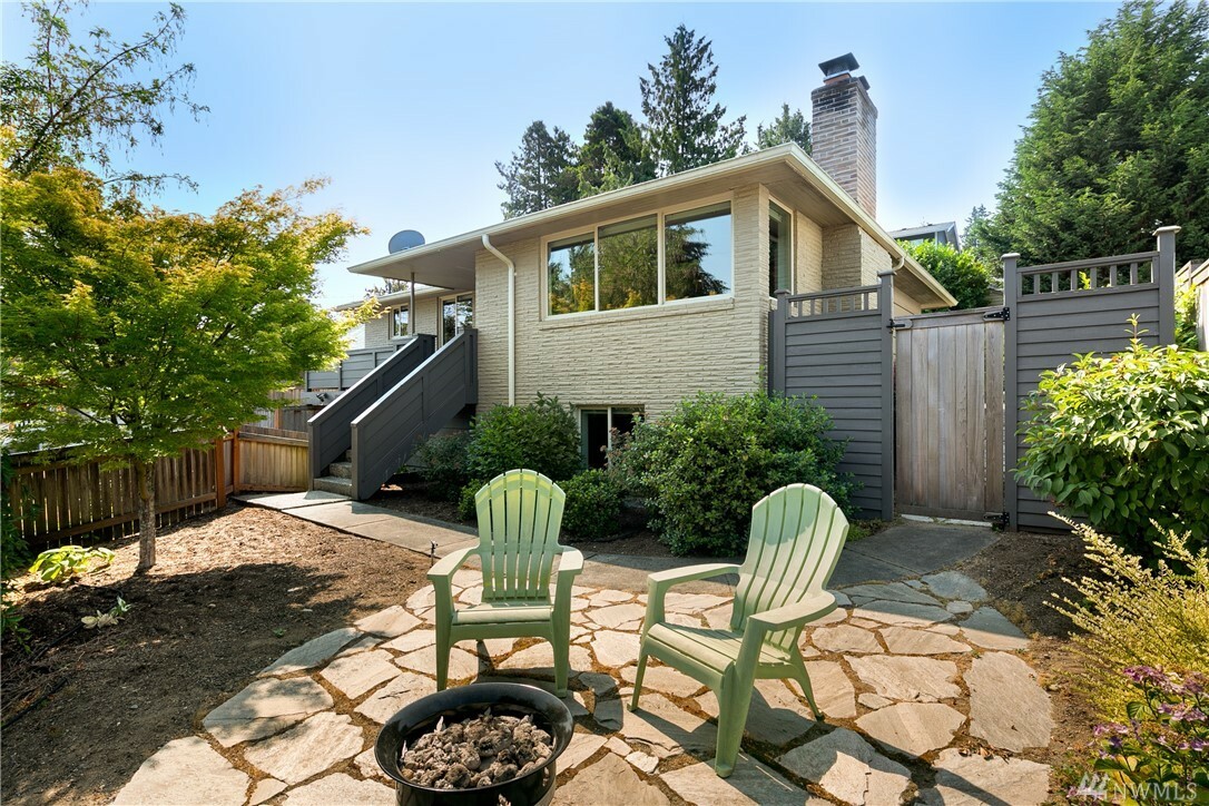 Property Photo: 3921 SW Austin Street WA 98136