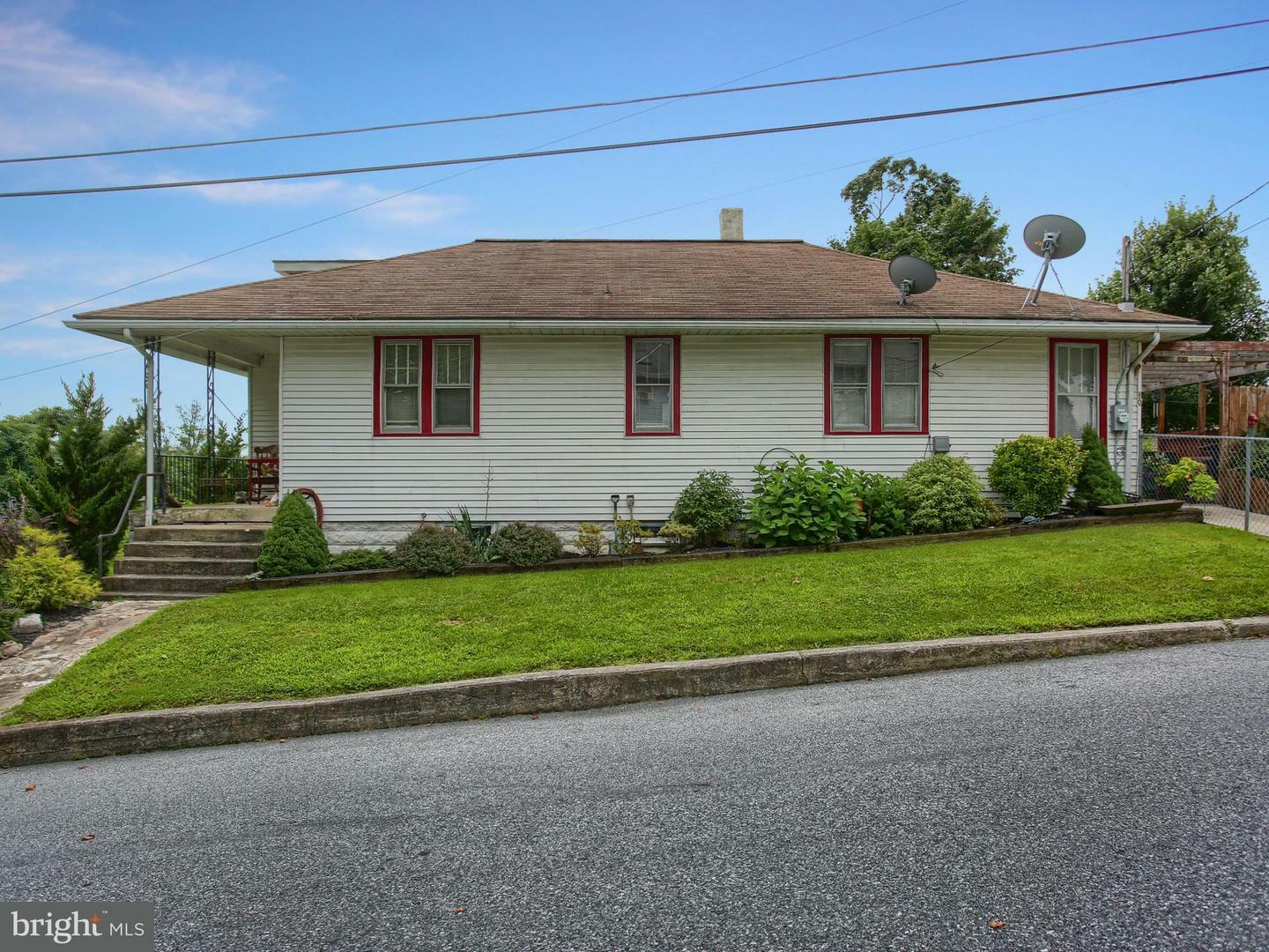 Property Photo:  20 E Beale Avenue  PA 17025 