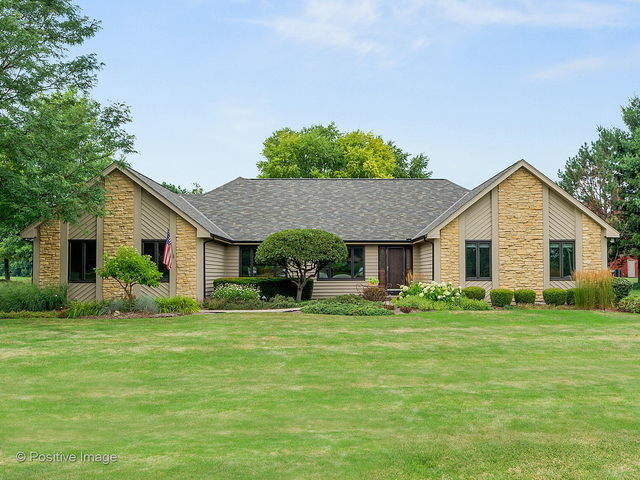 Property Photo: 29W220 Pepper Court IL 60185