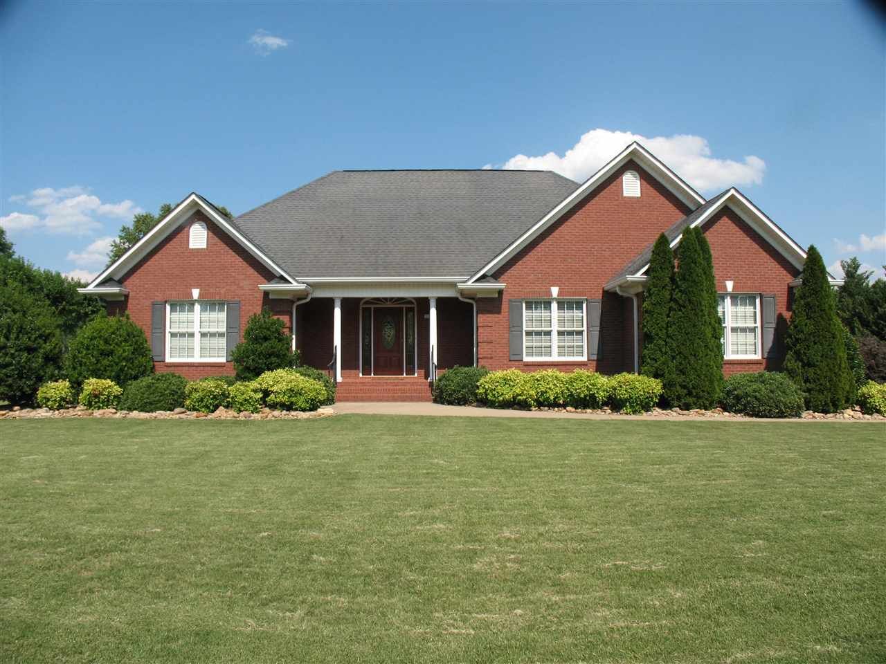 Property Photo:  113 Gleneagles Road  SC 29322 