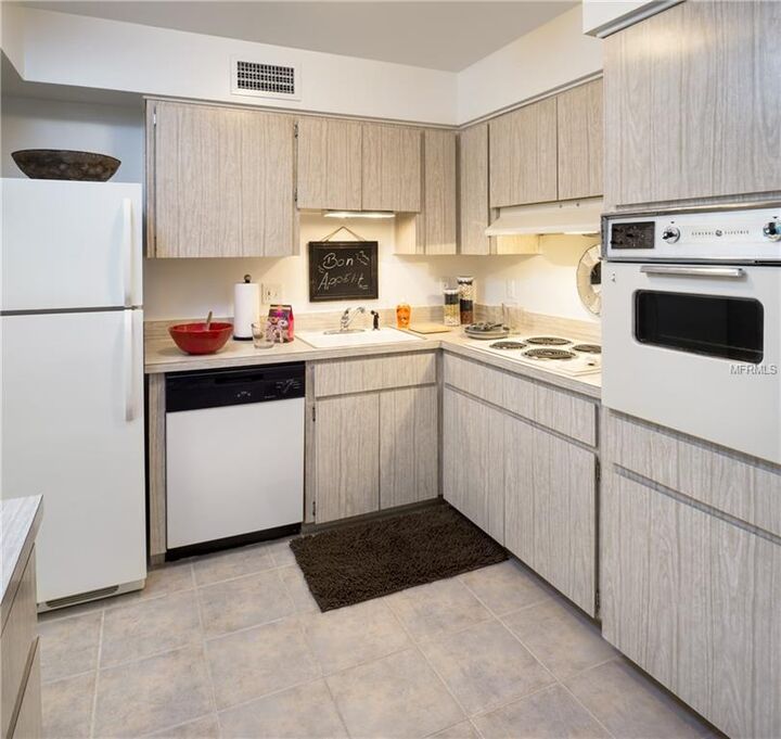 Property Photo:  20 S Lucerne Circle W 114  FL 32801 