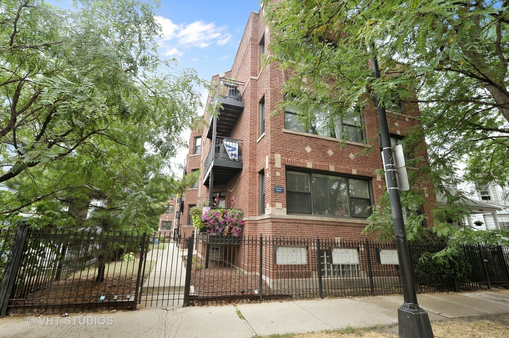 Property Photo:  4842 Ashland Avenue 2N  IL 60640 