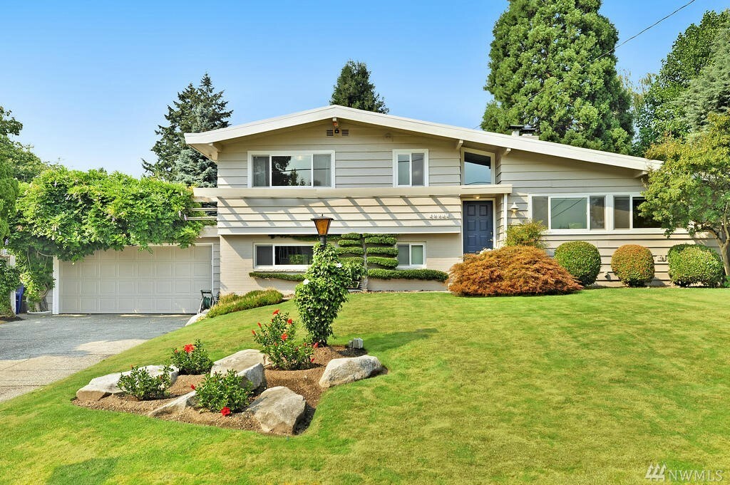 Property Photo:  10922 SE 4th St  WA 98004 