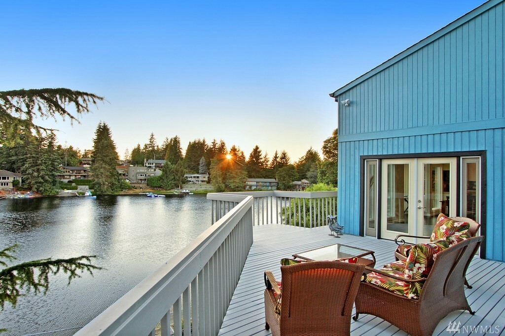 Property Photo:  19615 1st Place SW  WA 98166 