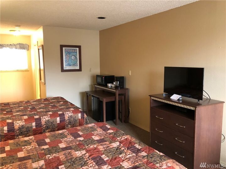 Property Photo: 615 Ocean Shores Blvd NW 106 WA 98569