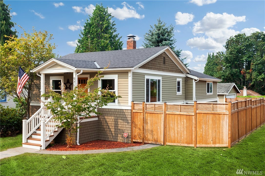 Property Photo: 9757 Palatine Ave N WA 98103