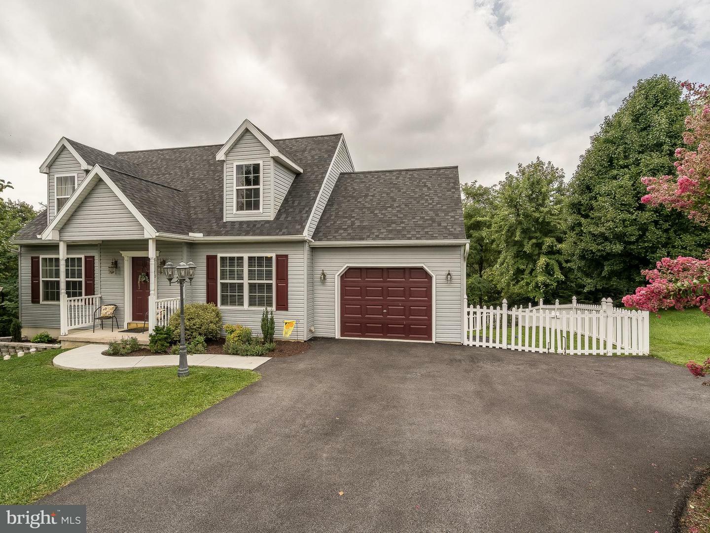 Property Photo:  70 Burberry Lane  PA 17347 