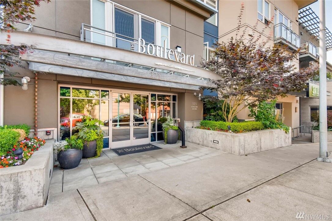 Property Photo:  375 Kirkland Ave 123  WA 98033 