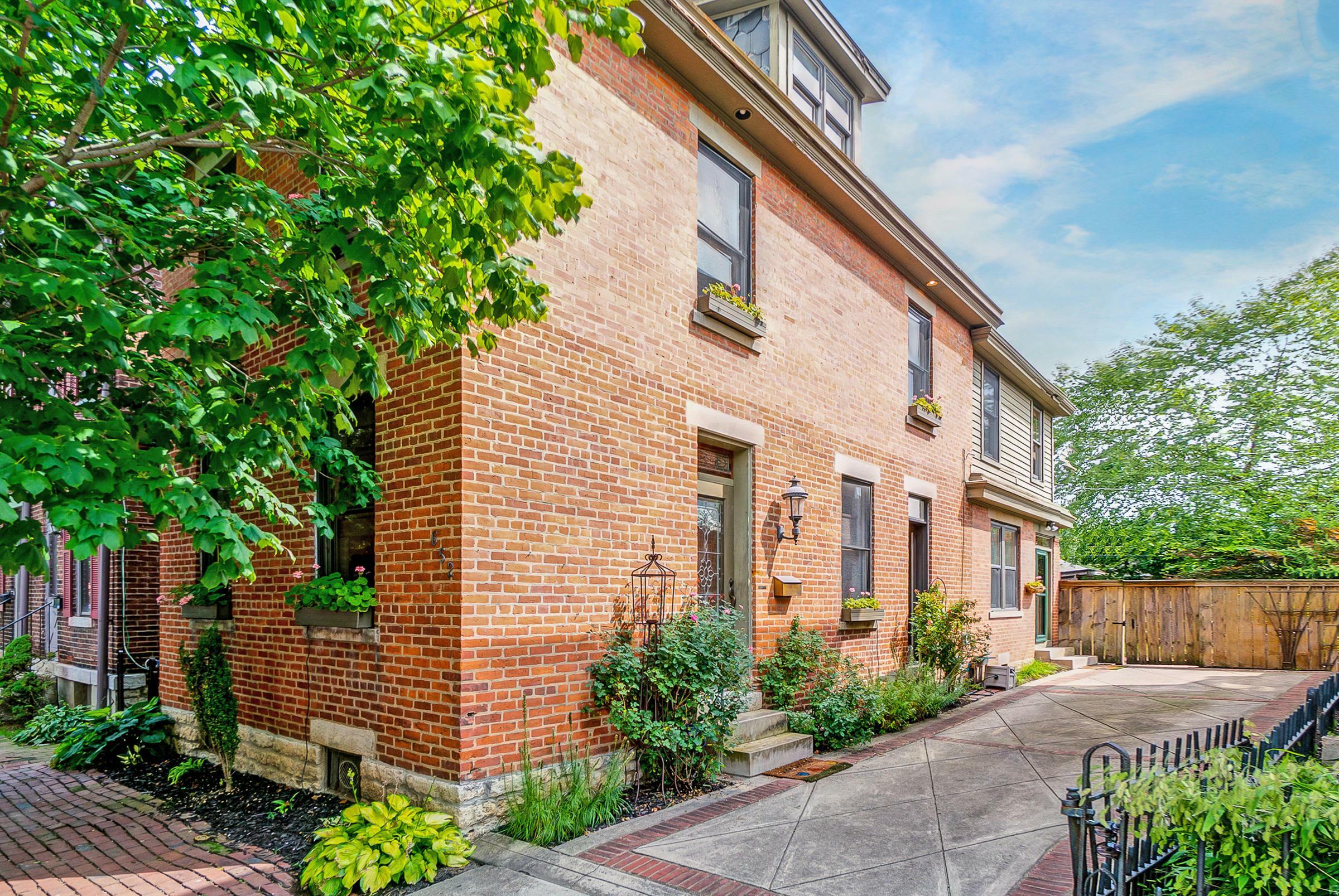 Property Photo: 652 City Park Avenue OH 43206