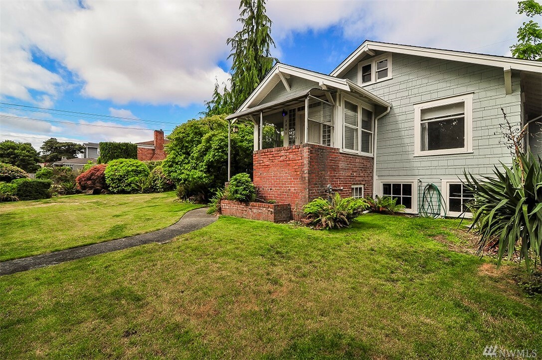 Property Photo:  5449 35th Ave SW  WA 98126 