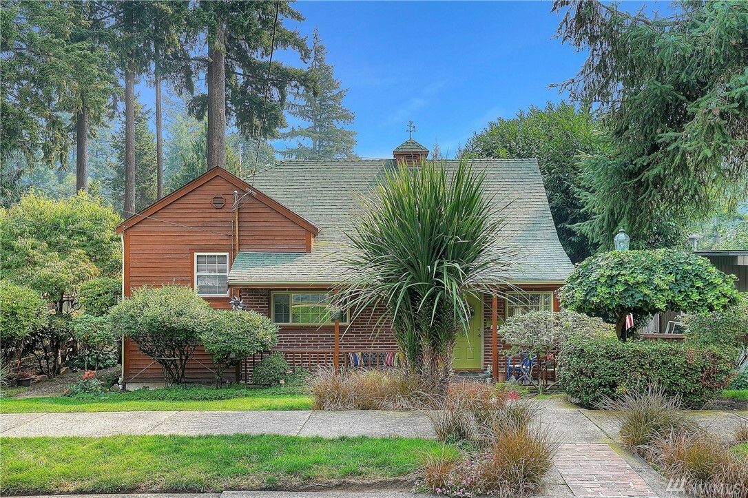 Property Photo:  419 Harvard Ave  WA 98466 