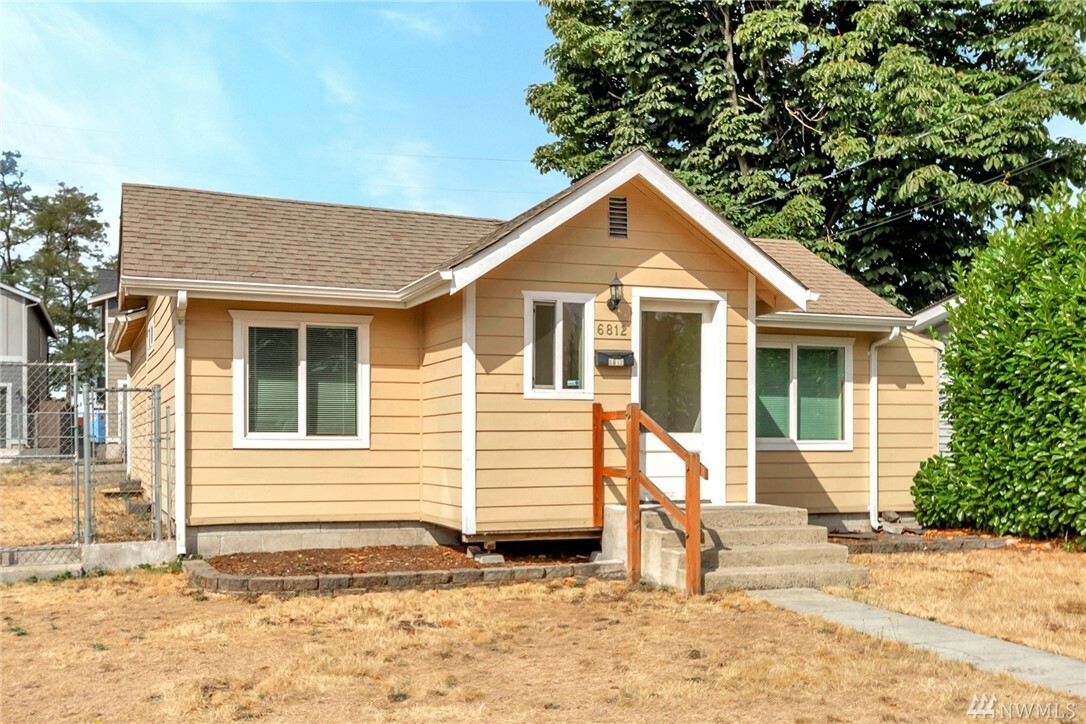 Property Photo: 6812 S Warner St WA 98409