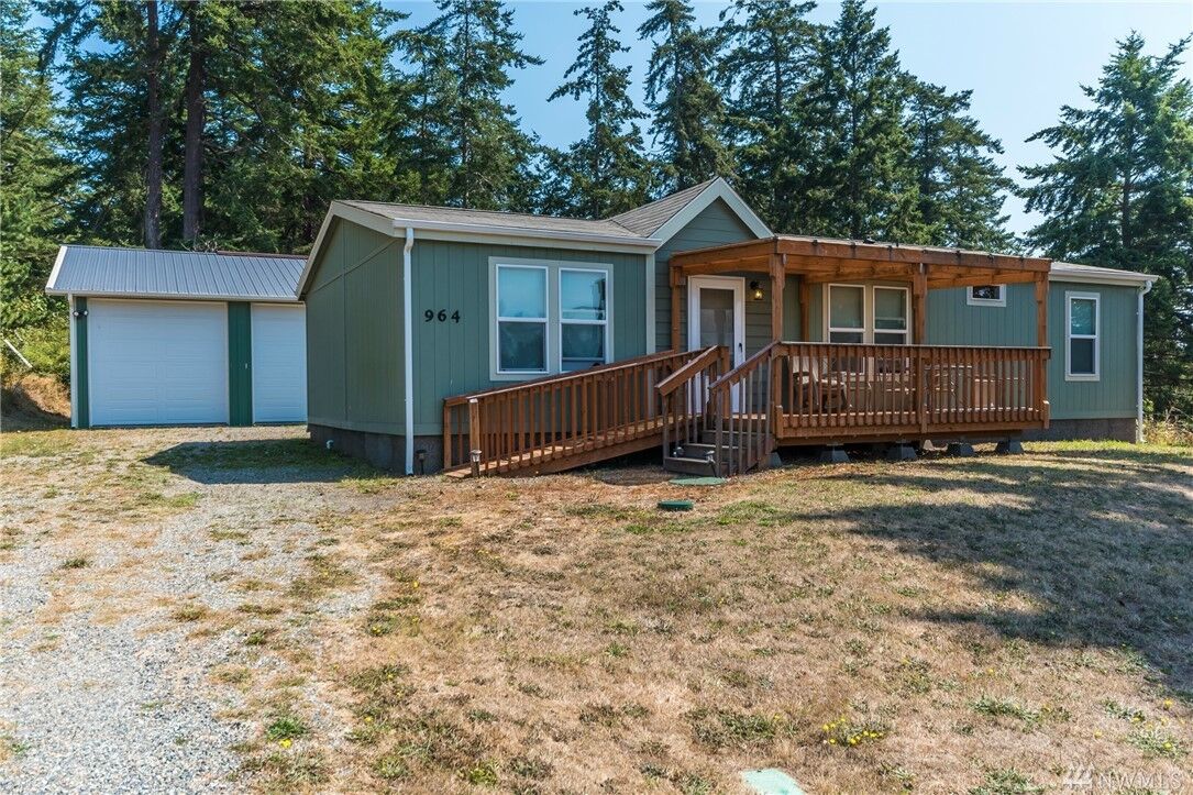 Property Photo:  964 Donald Ave  WA 98277 