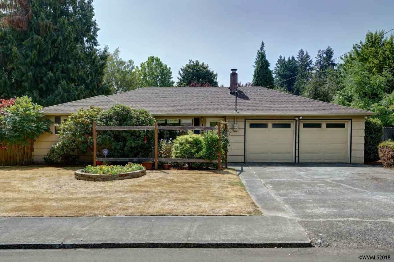 Property Photo: 1368 Hillendale Dr OR 97302