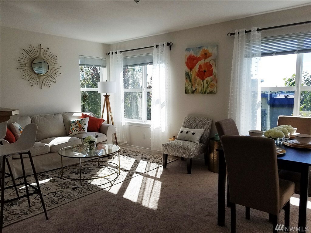 Property Photo: 600 N 85 Th St 403 WA 98103
