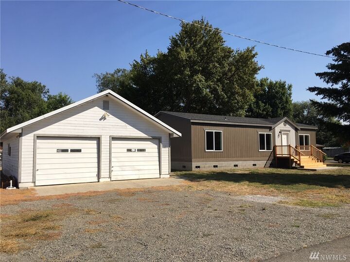 Property Photo:  301 W 2nd Ave  WA 98926 