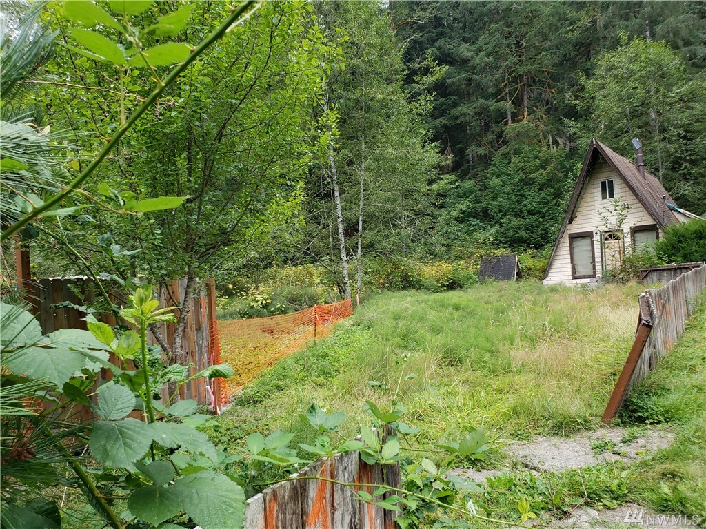 Property Photo: 21928 Alder Loop Rd WA 98251