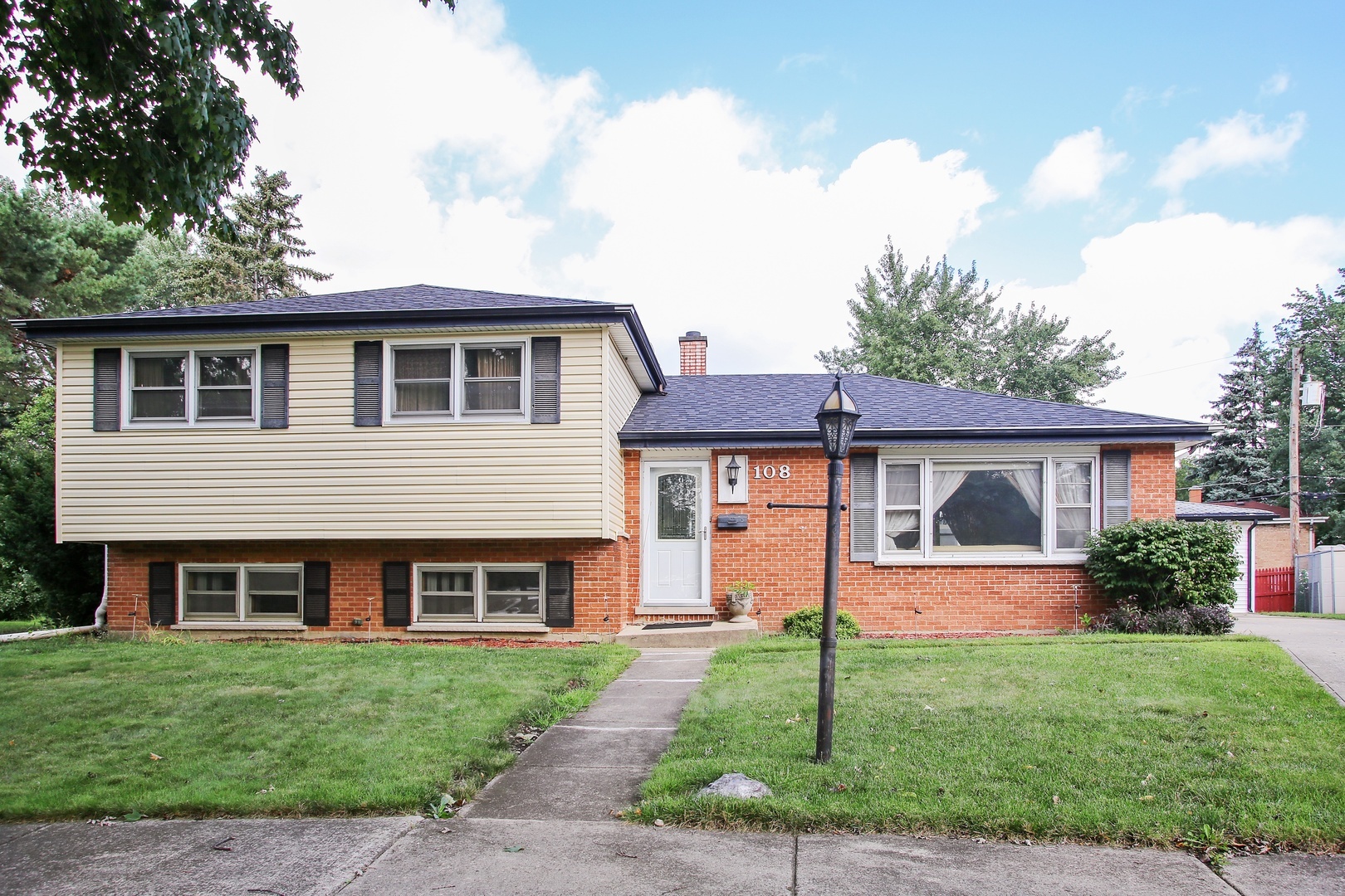Property Photo: 108 West Rozanne Drive IL 60101