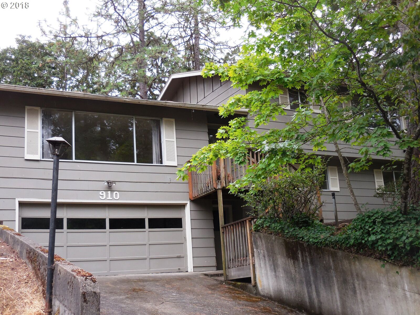 Property Photo:  910 E 43rd Ave  OR 97405 